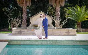mariage piscine mariés palmiers