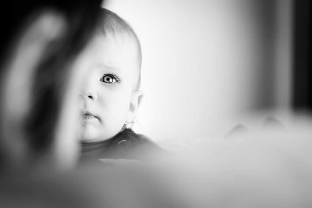 lonowai photographie regard enfant noir et blanc