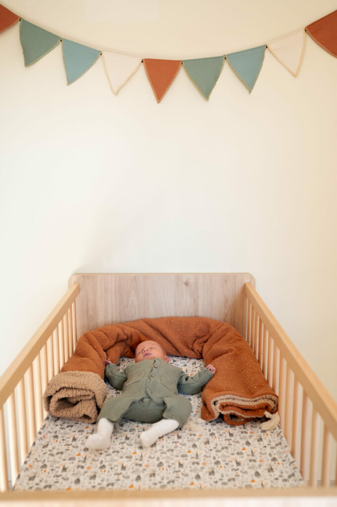 séance photo bébé à la maison - photographe grossesse nouveau né narbonne - lonowaï photographe