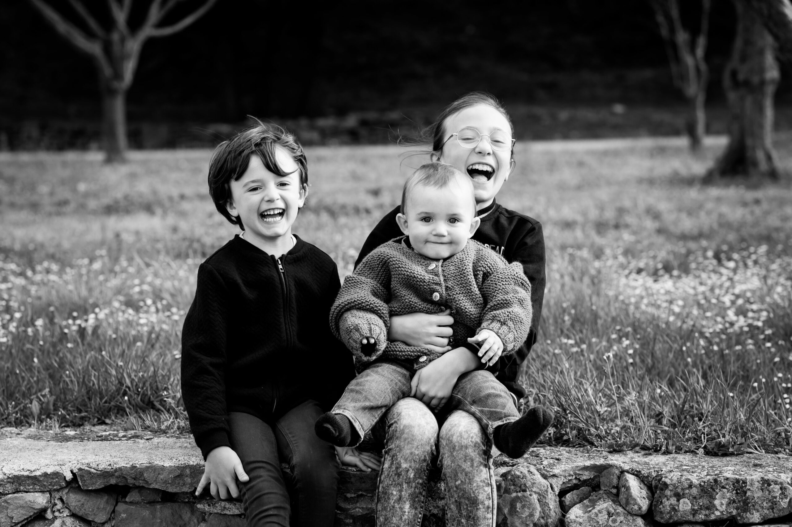 portrait d'enfant au naturel - photographe lifestyle famille narbonne - lonowaï photographie