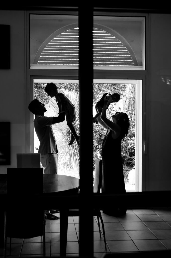 photo d'une séance photo de famille par lonowai photographie-narbonne